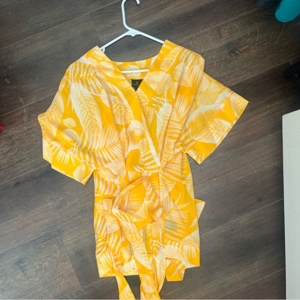 Worthington Yellow and White Patterned Blouse - Belt/Wrap Waist - Size Large